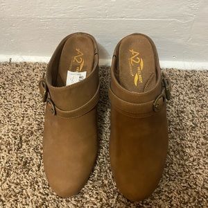 NWT Aerosoles slide on heels